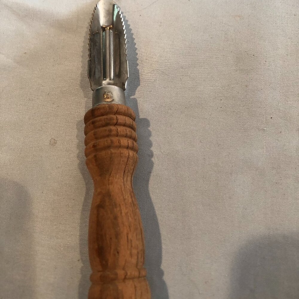 VINTAGE BONNY Peeler Corer w Wood Handle #G13